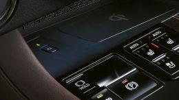 Lexus RH450L qi charging
